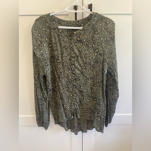 WHBM hunter olive green button down balloons, sleeve blouse. Floral ditzy print. - Picture 3 of 9